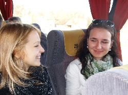 V autobusu IV