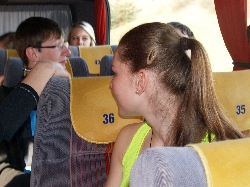 V autobusu V